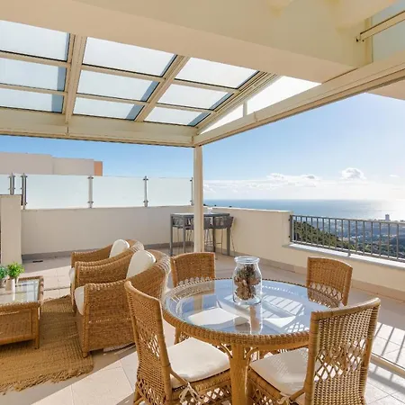 Luxurius Penthouse With Large Terrace And 마르베야