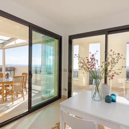 Luxurius Penthouse With Large Terrace And Casa de Férias Marbella